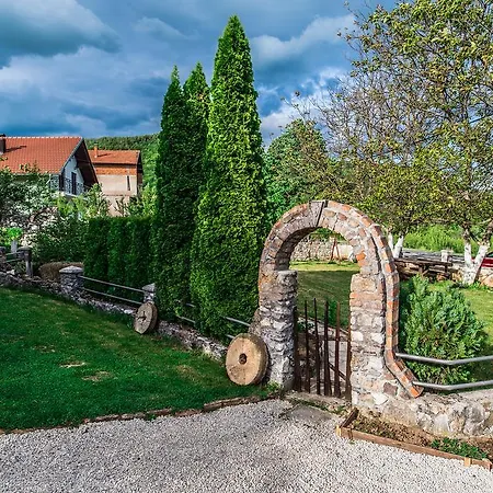 Dreams Lohovo アパート Bihać