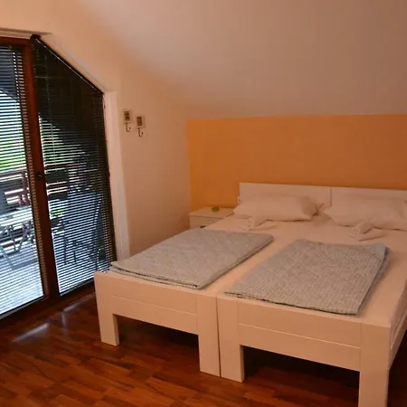 アパート Dreams Lohovo